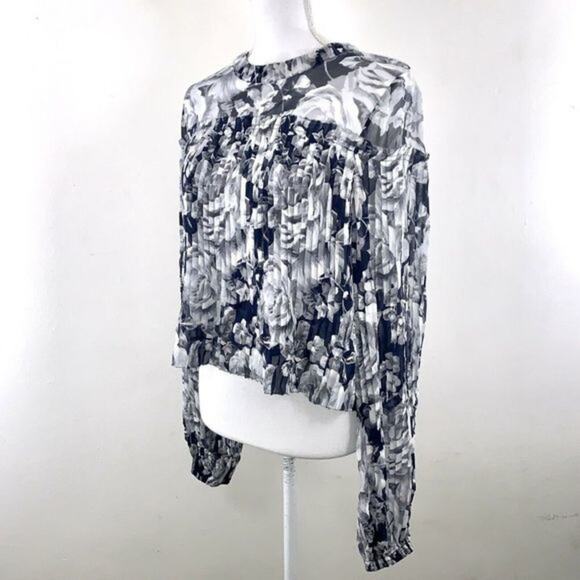 INTERMIX Charlotte Pleated Floral 100%‎ Silk Blouse Size S Top Navy Bell Sleeve - Picture 5 of 8